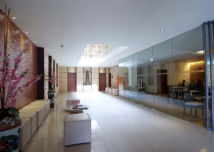 Dynasty Tourist Hotel 3*