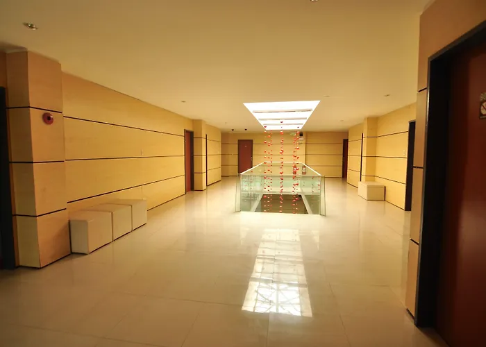 Dynasty Tourist Hotel 3*